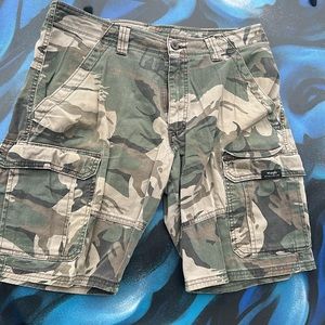 WRANGLER CAMO SHORTS